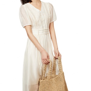 Nuevo Vestido Entallado con Cuello en V y Cintura Francesa en Color Blanco Morgan Stone para Mujer - Product Image 3