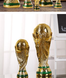 كأس تذكاري مخصص لكرة القدم العالمية من الراتنج، جائزة القفاز الذهبي والكرة، هدايا ترويجية لعيد الميلاد والهالوين وعيد الفصح ورأس السنة الجديدة - Product Image 3