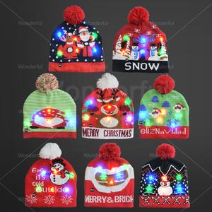 Chapeau de Père Noël Lumineux Personnalisé LED <span class=keywords><strong>Bonnet</strong></span> Court Tricoté avec <span class=keywords><strong>Pompon</strong></span> pour Enfant et Adulte pour l'Hiver Fournitures de Fête de Noël - Product Image 1