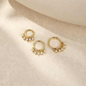 Boucles d'oreilles créoles pendantes classiques en argent 925 plaqué or, avec zircon, tailles multiples (6mm, 8mm, 10mm) - Product Image 2
