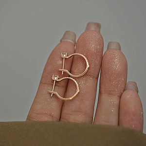 Orecchini Minimalisti a Forma di U per Donne, Orecchini a Perno con Pietre Scintillanti, Gioielli di Moda Quotidiana - Product Image 3