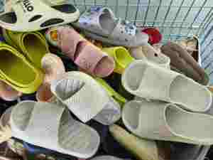 Pantuflas Mixtas de Segunda Mano con Diseño Moderno S05 <span class=keywords><strong>para</strong></span> Hombre y <span class=keywords><strong>Mujer</strong></span>, Alta Calidad, Colores Variados, <span class=keywords><strong>para</strong></span> Uso en el Dormitorio y el Hogar - Product Image 1