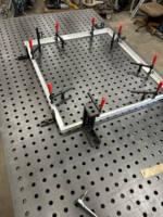 Table de soudage 3D personnalisable et système de fixation pour divers projets et besoins d'assemblage