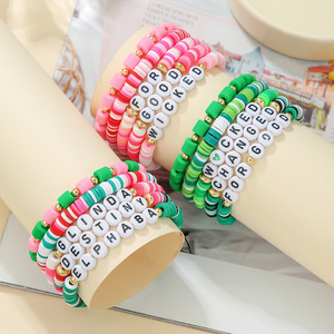 ชุดกำไลข้อมือดินโพลิเมอร์ ลูกปัดตัวอักษรสีสันสดใส ซ้อนกันได้ ของขวัญสำหรับทุกเพศ ฤดูใบไม้ผลิ 2026 ผลิตจากเมืองอี้หวู่ - Product Image 1