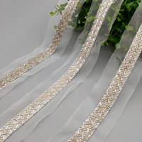 Vente en gros de strass brodés de perles noires et blanches de luxe personnalisés garniture de ruban de dentelle tressée pour robe de mariée