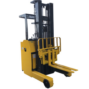 Chariot élévateur électrique Komatsu d'occasion de 1,5 tonne avec chargeur et batterie, pour allées étroites, garantie de 2 ans, transmission avant professionnelle - Product Image 1