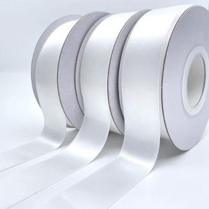 Rouleaux de <span class=keywords><strong>ruban</strong></span> de <span class=keywords><strong>satin</strong></span> <span class=keywords><strong>blanc</strong></span> double face de luxe de 1 pouce 196 couleurs Option 100% motif imprimé en polyester pour la décoration de mariage - Product Image 1