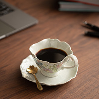 Ensemble de tasses à café en porcelaine de style français luxueux et haut de gamme, créatif, avec soucoupe ; Tasse moderne minimaliste pour le bureau