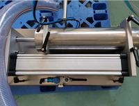 Équipement de remplissage de liquides semi-automatique compact pour une dosage précis des boissons et des liquides cosmétiques à faible viscosité