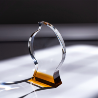 Trophée en cristal optique K9 personnalisé, poli à la main, en forme de flamme ambrée, pour récompenses haut de gamme et cadeaux d'affaires