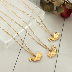 Classique Origami Animal Pendentif Collier Ras Du <span class=keywords><strong>Cou</strong></span> 18K Plaqué Or Chaîne En Acier Inoxydable Origami Grue Pendentif Collier - Product Image 2
