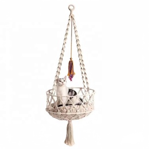 Hamaca de macramé para gatos de interior, cama colgante tejida a mano para ventana, cesta columpio, decoración boho para el hogar, incluye colchoneta. - Product Image 5