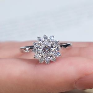 Anillo de Compromiso Messi Jewelry MSR-1102 de Oro de 18K con Diamante Cultivado en Laboratorio de 0.5CT D VVS2 - Product Image 1