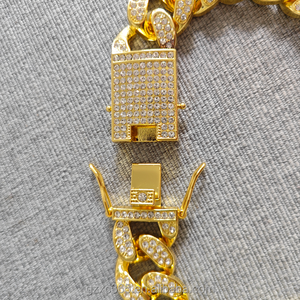 Accesorios de Lujo de Alta Calidad para Mascotas Collar de Cadena Cubana de Metal de 20mm de Ancho con Diamantes de Imitación para Perro y Gato - Product Image 3