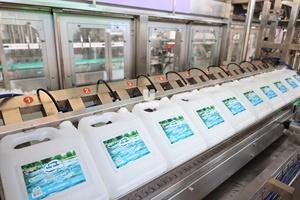 Ligne de production de machines automatiques de lavage, remplissage et bouchage de bidons d'<span class=keywords><strong>eau</strong></span> <span class=keywords><strong>potable</strong></span> de type linéaire 5L, 10L, 20L, modèle 2026 - Prix - Product Image 3