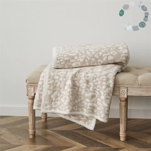La manta decorativa de punto grueso de algodón esponjoso con estampado de leopardo es imprescindible para el invierno. - Product Image 4