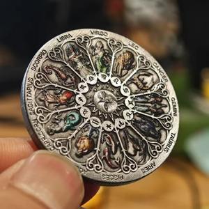 Moneda de plata del zodiaco antiguo Color pintado Horóscopo coleccionable Token <span class=keywords><strong>Tarot</strong></span> Wish Sun Moon God Lucky Cara sonriente Recuerdo - Product Image 2