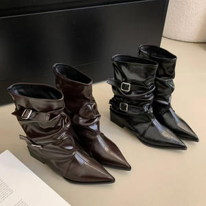 รองเท้าบูทผู้หญิงทรงหัวแหลมสไตล์เรโทรปี 2026 ดีไซน์จีบแบบมีสไตล์  หนังนุ่มใส่สบาย  ทรงกระบอก  ช่วยให้ขาดูเรียวเล็ก - Product Image 4