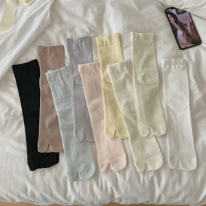 <span class=keywords><strong>Chaussettes</strong></span> fines WJN anti-bactériennes et antidérapantes à deux orteils pour femmes, mi-mollet, respirantes, style japonais, couleur unie, tricotées, pour usage quotidien estival - Product Image 2