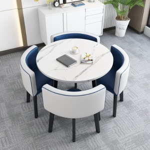 Table ronde en bois contemporaine avec quatre chaises assorties - Ajout attrayant aux maisons modernes - Product Image 3