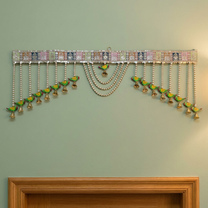 Tapiz Tradicional de Pared con Aves, Cuentas y Campanas para Decoración del Hogar en Diwali, Diseño Rectangular para Entrada, Artesanía en Metal - Product Image 1