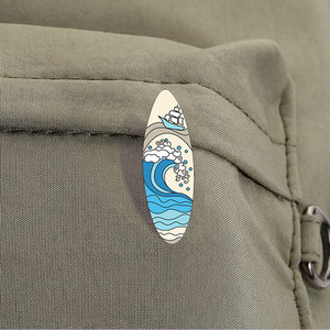 Épinglette en émail personnalisée pour planche de surf, motif vague océanique et voilier, badge métallique, cadeau pour les surfeurs, idéal pour l'été et les vacances à la plage, UVXZ413 Custom M - Product Image 2