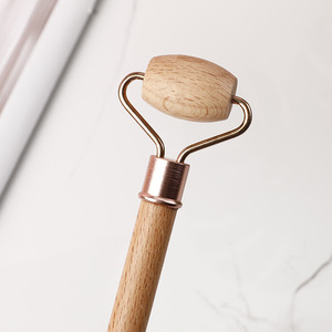 Produk Kecantikan Perawatan Kulit Anti Penuaan Label Pribadi, Alat Penghilang Keriput Kepala Ganda, Rol Pijat Wajah Kayu - Product Image 6