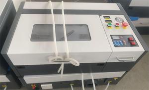 Máquina de grabado láser de CO2 de 300*200mm 40W 50W para hacer sellos de goma y grabar fotos 3D en cristal, precio de fábrica. - Product Image 5