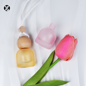 Mini botella de vidrio de Perfume para coche esmerilado amarillo ámbar Rosa transparente vacía de 10ml con tapa colgante de madera redonda para difusor de coche - Product Image 1