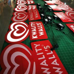 โปสเตอร์เรืองแสงพร้อมเอฟเฟกต์ภาพเคลื่อนไหว แผงไฟแฟลชสามารถแสดงโลโก้และภาพได้เรืองแสงขึ้นทีละชิ้น - Product Image 2