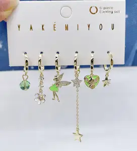 Yakemiyou set anting-anting untuk wanita, anting-anting seri kartun berkilau berlian paving bunga bintang hijau Tinker bel liontin