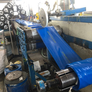 Le <span class=keywords><strong>tuyau</strong></span> plat de pose de PVC bleu a fait le PVC et la pression <span class=keywords><strong>d</strong></span>'utilisation de tressage de polyester à haute résistance longueur de la barre 90 50 <span class=keywords><strong>M</strong></span>-100 <span class=keywords><strong>M</strong></span> - Product Image 5