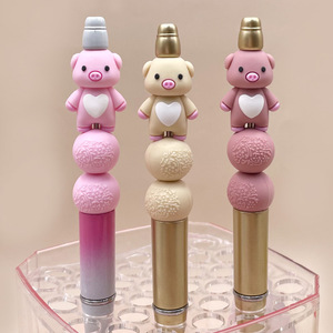 Gloss à lèvres en forme de cochon avec perles en silicone et motif cœur pour femme, accessoire de maquillage - Product Image 1