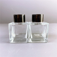 Bouteille d'huile d'arôme en verre rond carré clair avec bâtons de diffuseur de roseau désodorisant bouteille de diffuseur de roseau en verre de parfum