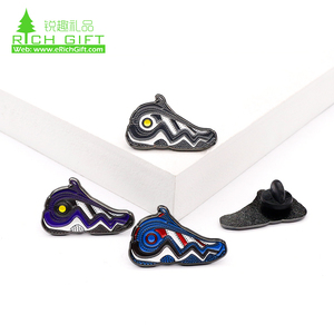 Commercio all'ingrosso di fabbrica su misura <span class=keywords><strong>kobe</strong></span> <span class=keywords><strong>bryant</strong></span> degli uomini KB della scarpe distintivo dello smalto perni del risvolto - Product Image 2
