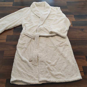 ผ้าขนหนูคลุมอาบน้ำแบบสปาหรูหรา ผ้าไมโครไฟเบอร์ถักแบบกำหนดเอง อบอุ่น เป็นมิตรกับสิ่งแวดล้อม แห้งเร็ว นุ่ม เรียบง่าย สำหรับทุกเพศ - Product Image 4