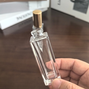 15Ml & 30Ml Vuông Chai Nước Hoa Thủy Tinh Với Vít <span class=keywords><strong>Cap</strong></span> Trong Suốt Rỗng Mỹ Phẩm Hương Thơm Refill Logo Có Thể In Phun Chai - Product Image 5