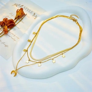 Collar de Moda para Mujer QX, Chapado en Oro de 18K, Acero Inoxidable, Diseño de Luna y Estrella de Varias Capas, Cadena de Serpiente Impermeable - Product Image 4