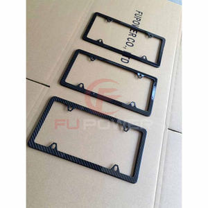 Soportes de matrícula negros de coche de diseño de fibra de carbono clásico para todas las placas estándar de EE. UU. - Product Image 1