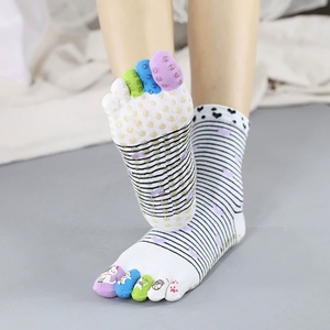 Femmes Nouvelle Mode Coton Mignon <span class=keywords><strong>Chat</strong></span>/coeur Cinq Orteils Cheville Anti-<span class=keywords><strong>d</strong></span>érapant Yoga Grip <span class=keywords><strong>Chaussettes</strong></span> Femmes Anti Non Slip Pilates Yoga <span class=keywords><strong>Chaussettes</strong></span> - Product Image 3