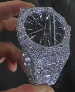 Montre en acier inoxydable de qualité supérieure avec diamants VVS, idéale pour un cadeau d'anniversaire ou de fête, disponible à un prix compétitif. - Product Image 1
