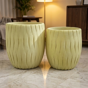 Macetas Modernas de Fibra de Arcilla, Acabado Verde Claro Glaseado, Diseño Minimalista con Patrón Circular, Macetas Circulares para Interiores - Product Image 1