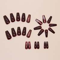 Ongles à presser tendance, de luxe, haut de gamme, rouge foncé dégradé, motif floral et rayé, réutilisables, 24 pièces, en ABS, forme cercueil