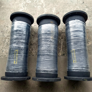 Manguera de caucho para lodos con extremo de brida envuelto en película plástica para uso industrial - Product Image 1