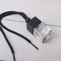 Diffuseur de parfum liquide pour voiture en verre suspendu avec logo personnalisé, mini désodorisant en bois pour aromathérapie aux huiles essentielles