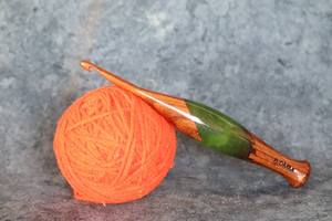 Crochets en résine et en bois faits à la main, légers, confortables, durables, pour le tricot, le crochet, le travail du fil et l'artisanat - Product Image 6