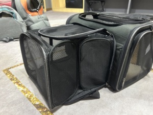 OEM High-quality Black Pet Sling Bag and Pet Carrier Bag, Extendable for Good Pet Ventilation. - Product Image 4