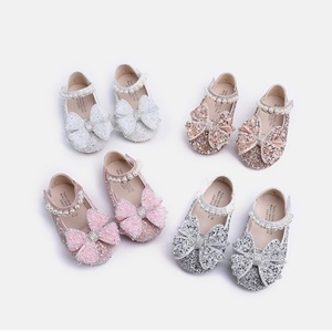 Nuove <span class=keywords><strong>Scarpe</strong></span> <span class=keywords><strong>Eleganti</strong></span> da Principessa <span class=keywords><strong>per</strong></span> Bambine Primavera/Estate 2026 con Strass e Suola in TPR <span class=keywords><strong>per</strong></span> Danza e Spettacoli - Product Image 1