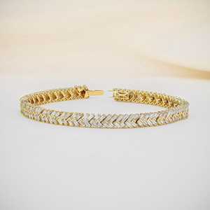 กำไลข้อมือเพชรทรงบาแกตต์สำหรับผู้หญิง ทองคำ 14K สีเหลือง สามารถสวมซ้อนกันได้ พร้อมการฝังแบบ Bezel Setting - Product Image 1