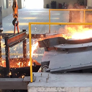 Hoogproductieve elektrische inductieoven voor metaalsmeltende toepassingen, aanpasbare maat, roestvrij staal, industriële elektrische oven - Product Image 1